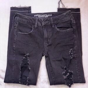 American Eagle Outfitters Black Distressed cropped jeggings size 2